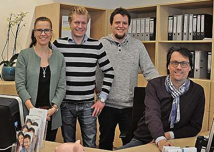 Ein Teil des Hörakustik Oberdieck-Teams: Melanie Gebel, Sebastian Borchers, Frederich Srugies und Lutz Oberdieck (v.li.). FOTO: FSCH Ein Teil des Hörakustik Oberdieck-Teams: Melanie Gebel, Sebastian Borchers, Frederich Srugies und Lutz Oberdieck (v.li.). FOTO: FSCH
