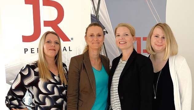 Janine Neumann, Christine Petersen, Monique Müller und Nina Asmussen (v.li.) von JR Personal in Kiel bauen auf ein hervorragendes Kunden-Netzwerk. FOTO: TAU Janine Neumann, Christine Petersen, Monique Müller und Nina Asmussen (v.li.) von JR Personal in Kiel bauen auf ein hervorragendes Kunden-Netzwerk. FOTO: TAU