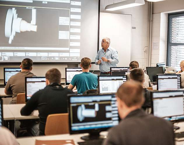Mittels Präsenzunterricht, optimierter Theorie-Praxis-Verzahnung und individueller Betreuung zum Abschluss: Technische Akademie Nord. FOTO: TECHNISCHE AKADEMIE NORD